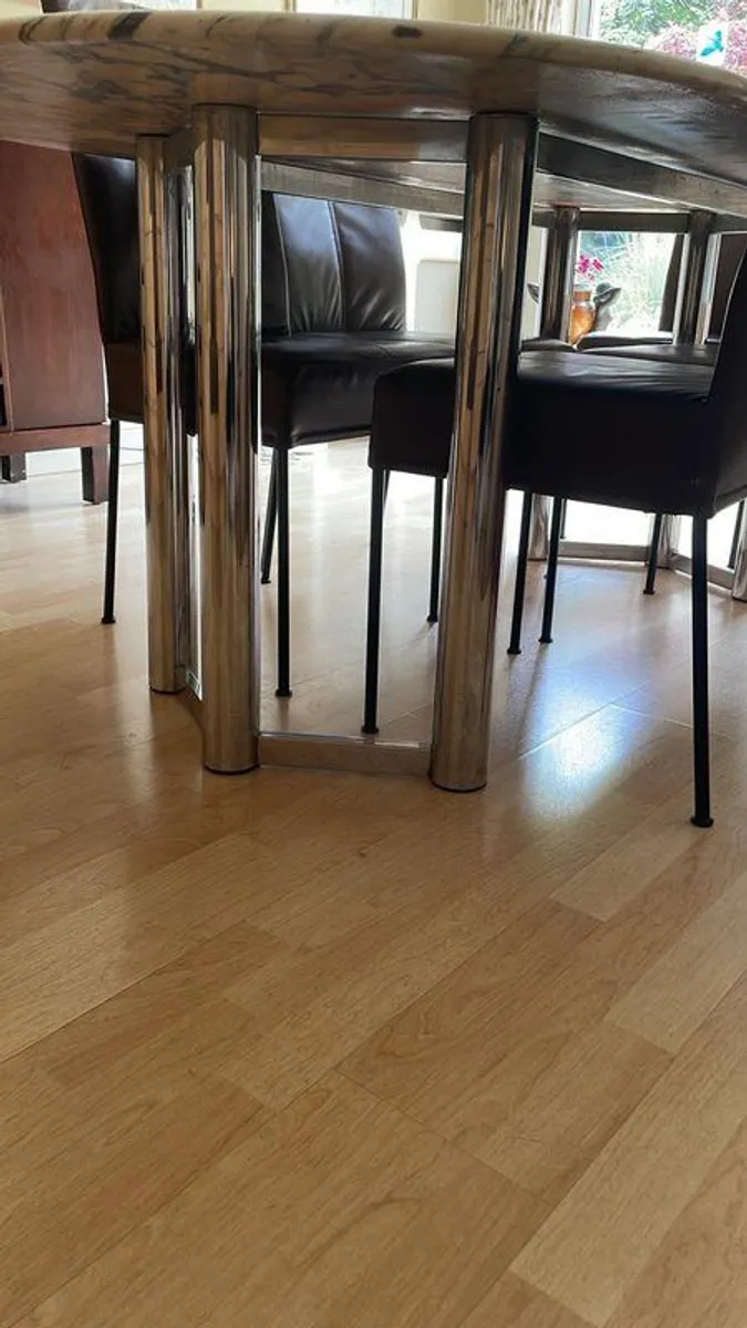 Luxury dining  room table and chairs - Image 4