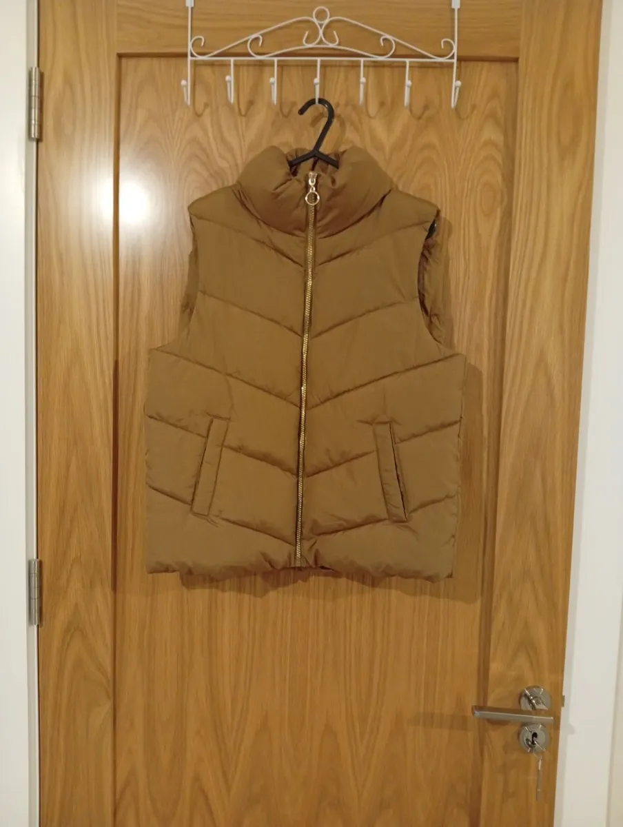 Womens Sleeveless Coat, Size M/8-10, New condition - Image 1