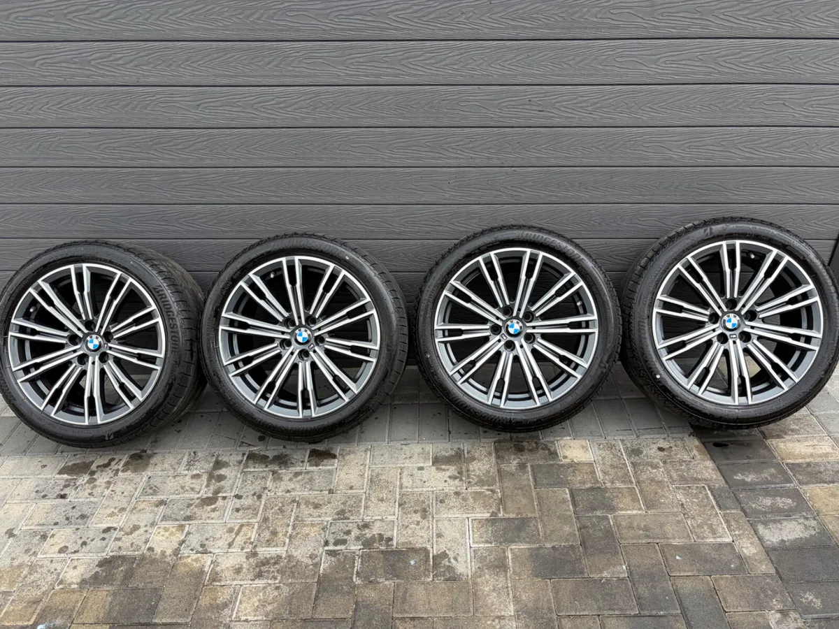 18” GENUINE BMW G20 ALLOY WHEELS & TYRES - Image 2