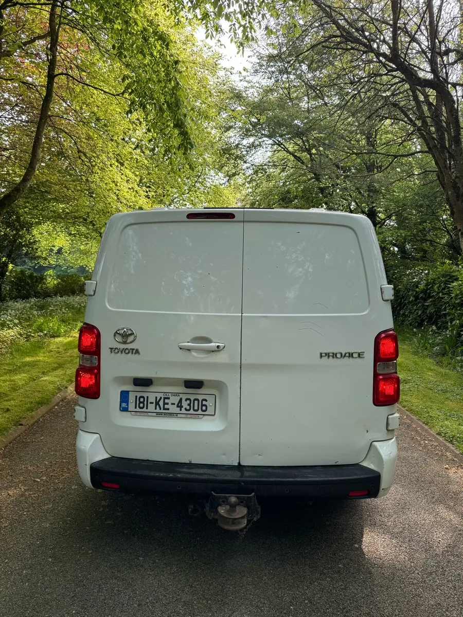 Toyota Pro Ace - Crew Cab - Image 4