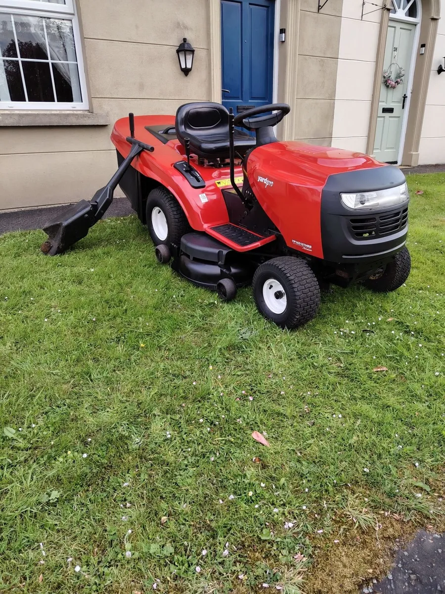 Ride on lawnmower - Image 1