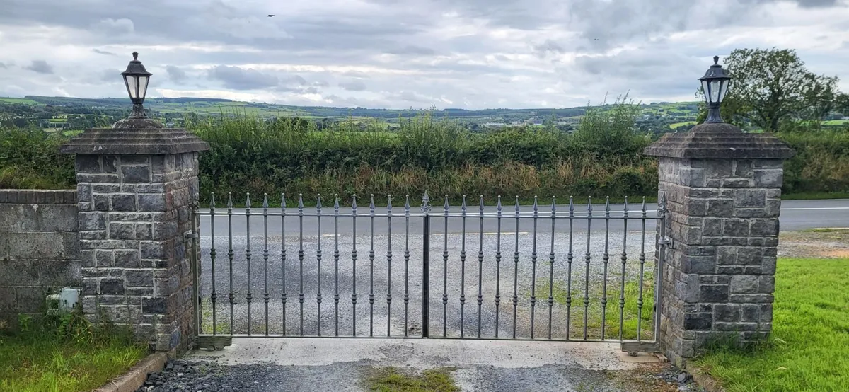 Driveway / Entrance Gates - Image 1