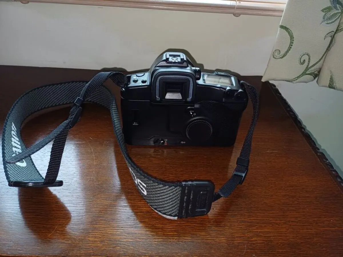 Canon EOS 3 - Image 3
