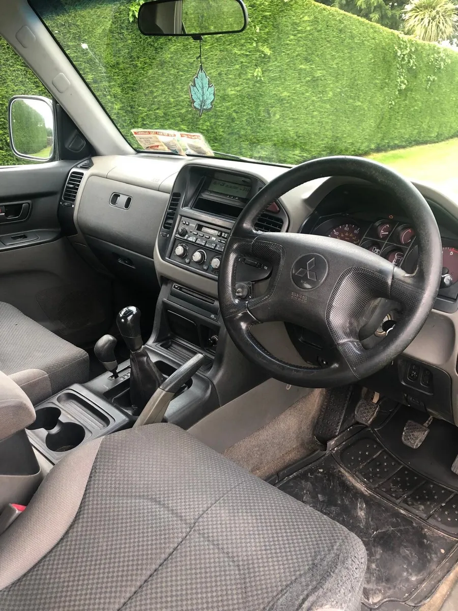 Mitsubishi Pajero 2002 - Image 2