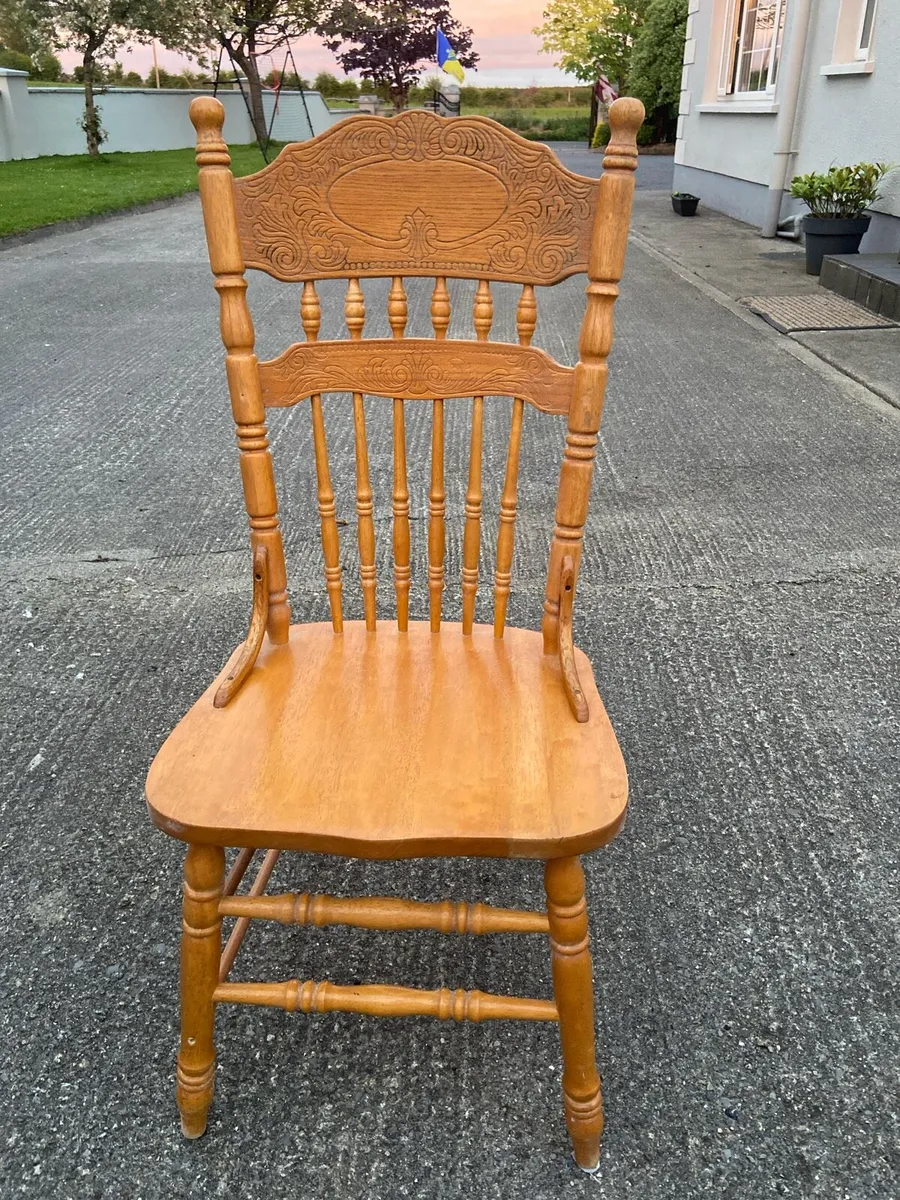 6 pine chairs - Image 1