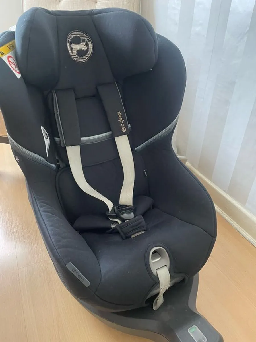Cybex Swivel Car Seat with base age 0-4 years - Image 2