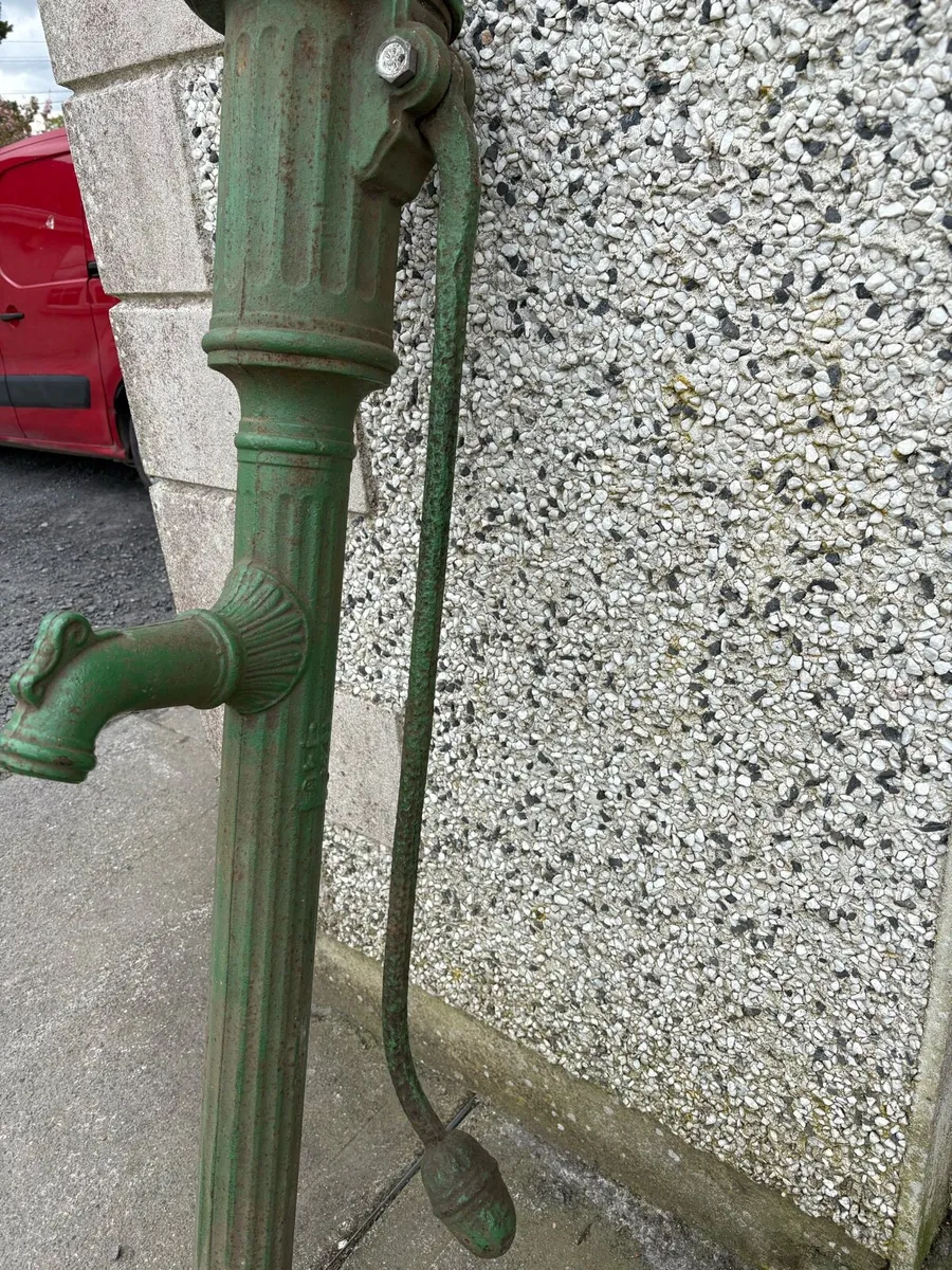 Vintage pump - Image 1