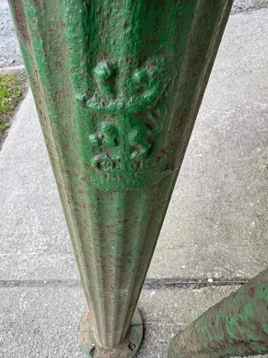 Vintage pump - Image 4