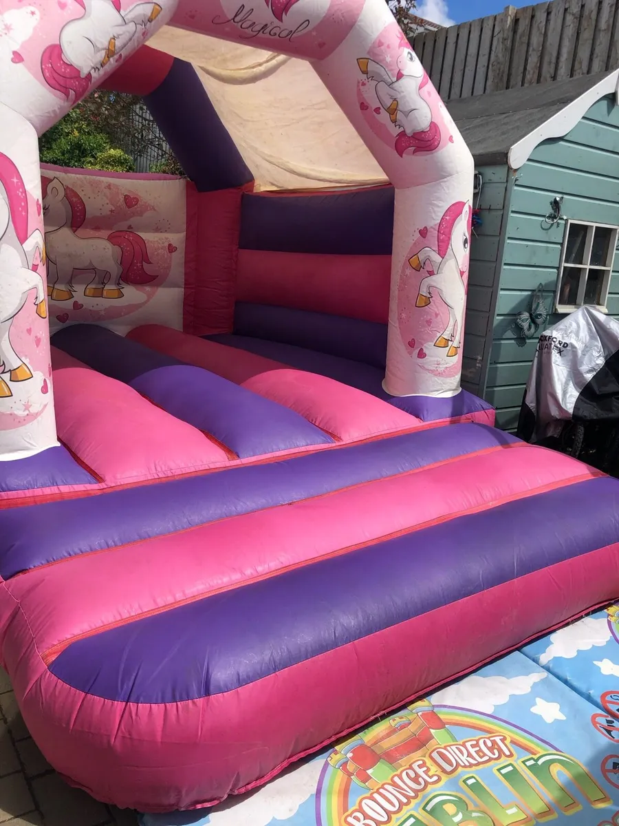 Unicorn 11x15 bouncy castle - Image 1
