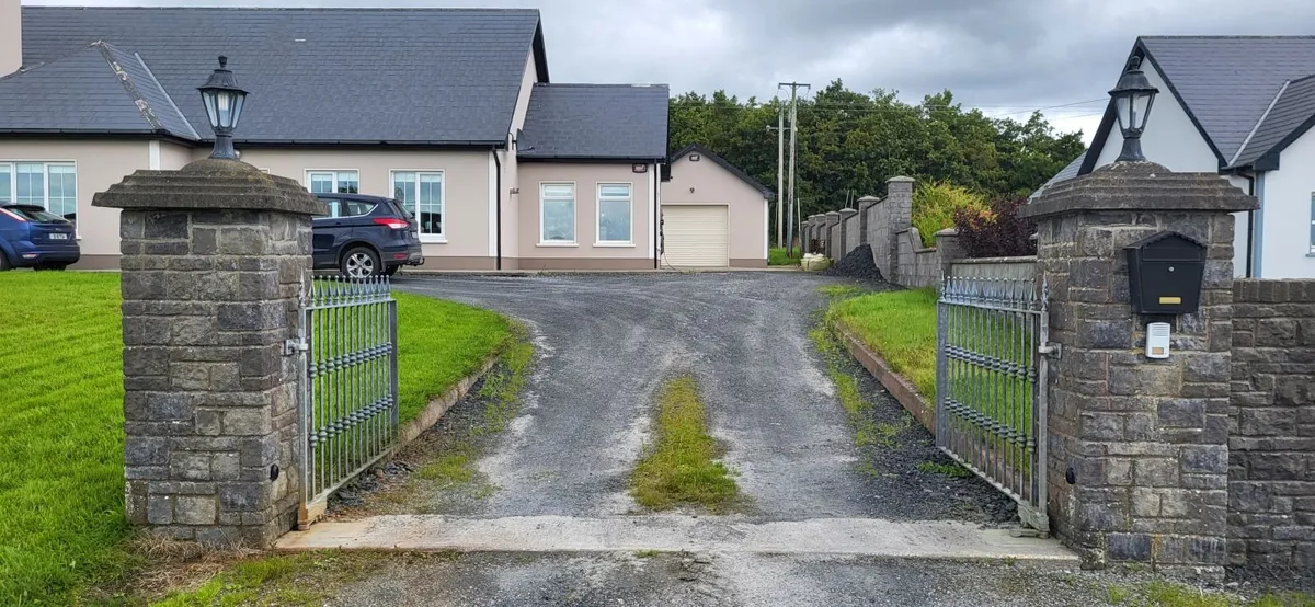 Driveway / Entrance Gates - Image 2
