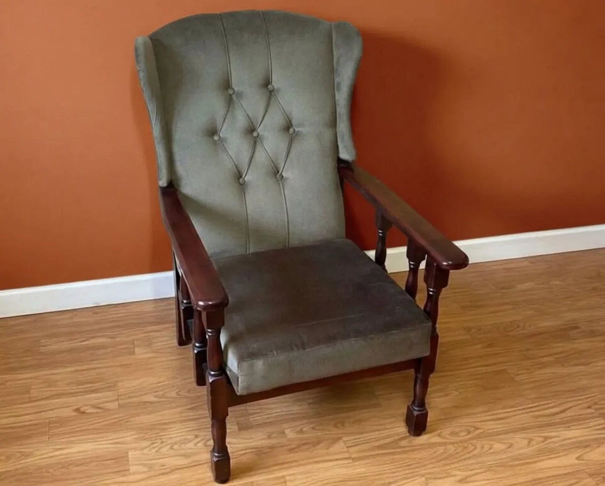 Elegant Grey Tufted Accent Armchair – High Back - Image 1