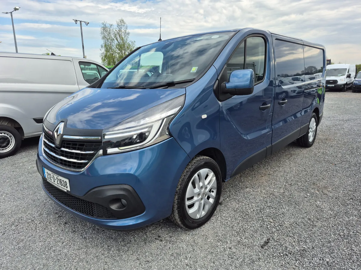 RENAULT TRAFIC SPORT ONLY 22000 MILES - Image 3