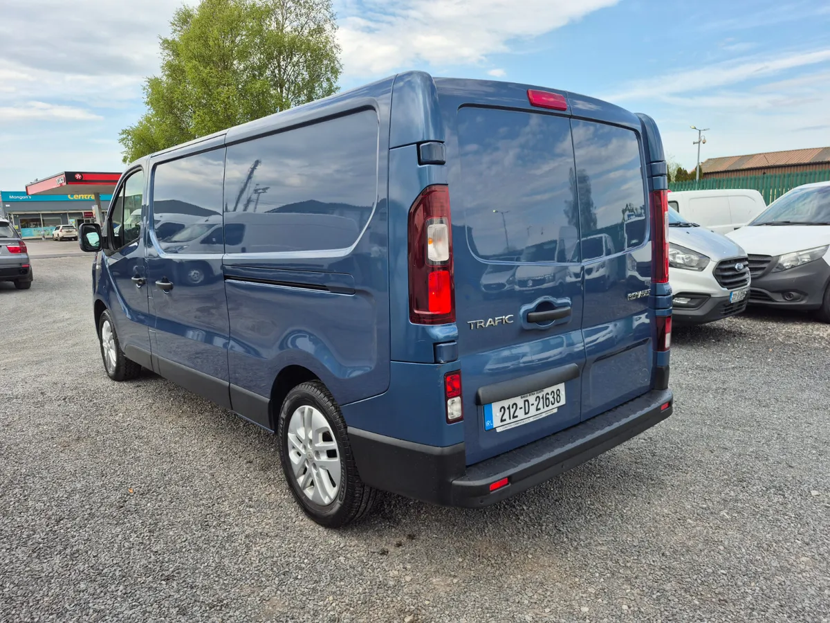 RENAULT TRAFIC SPORT ONLY 22000 MILES - Image 4