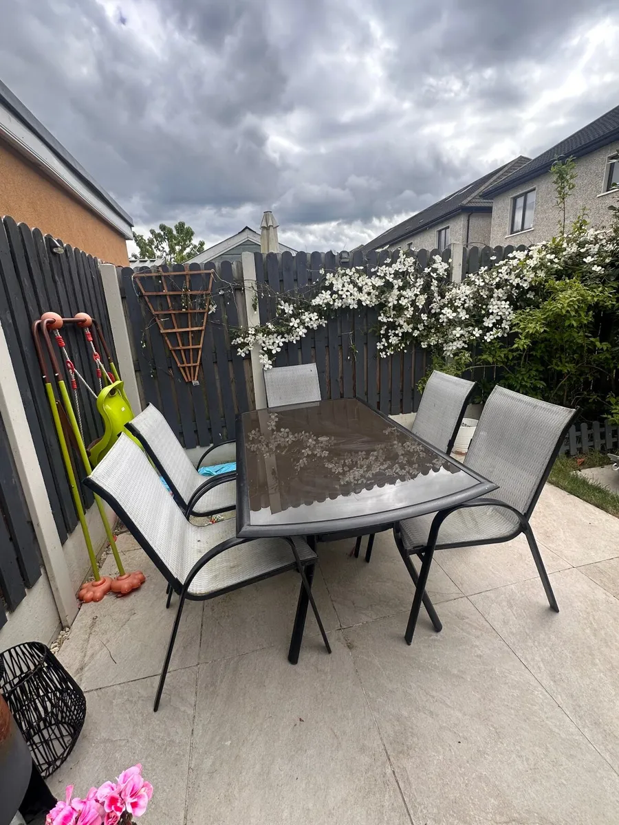 Garden table and chairs - Image 1