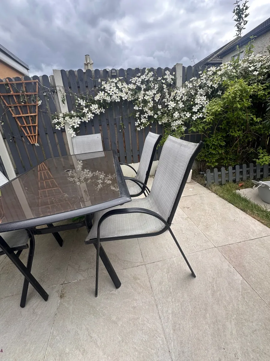 Garden table and chairs - Image 4