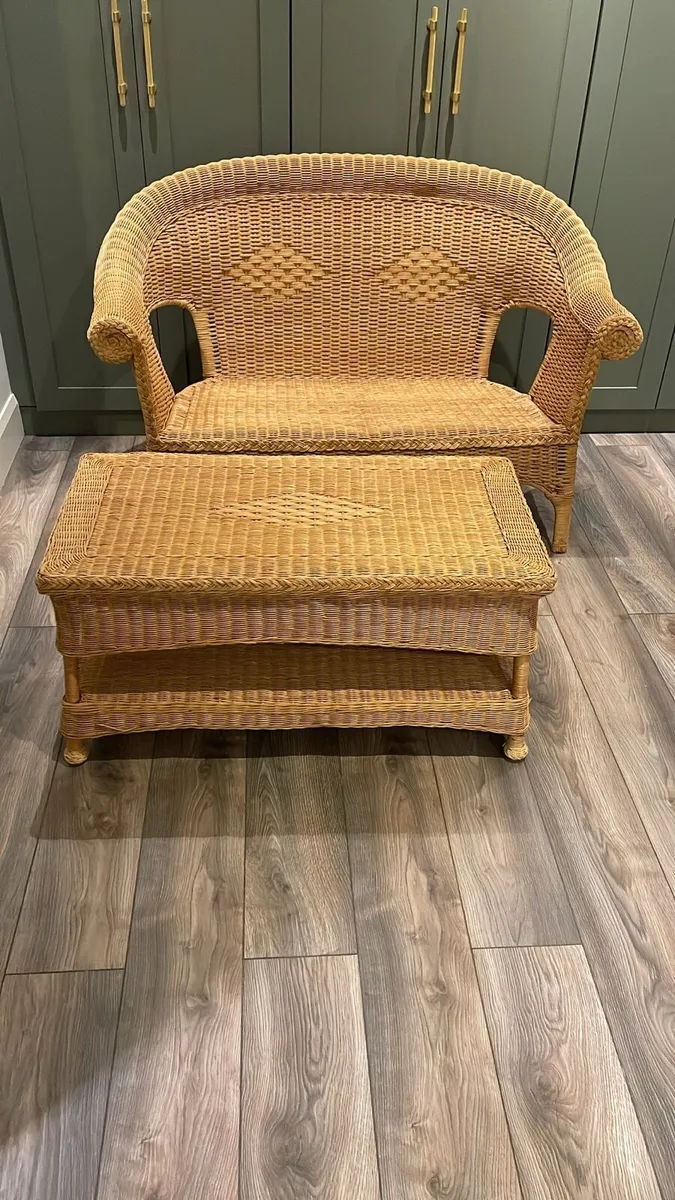 Cane love seat with coffee table - Image 1