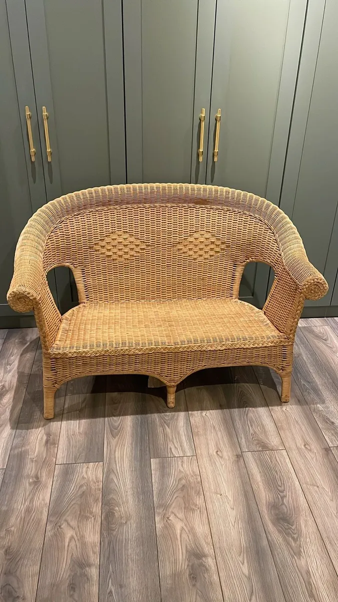 Cane love seat with coffee table - Image 3