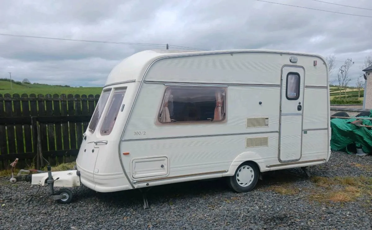 Vanroyce caravan 2/3 berth...good condition - Image 2