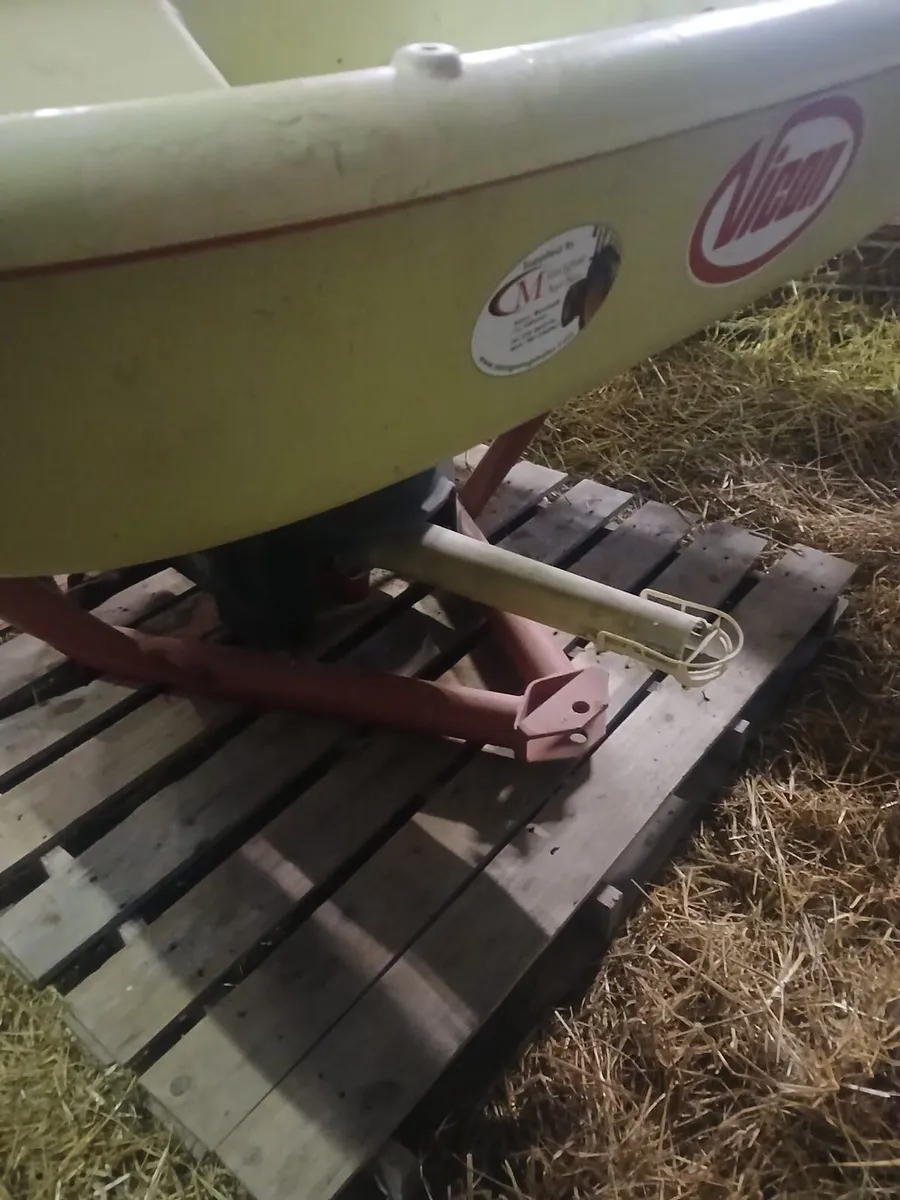Ferttiliser spreader - Image 4