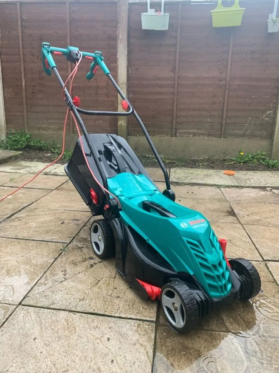 lawn mower - Image 1