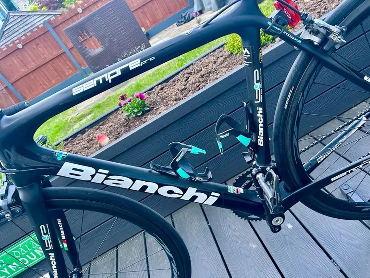 Bianchi Sempre Pro Carbon Road Bike - Image 4