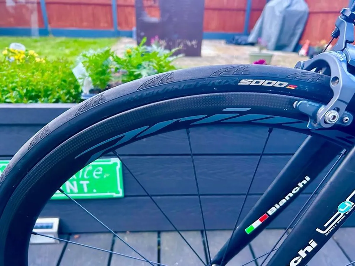 Bianchi Sempre Pro Carbon Road Bike - Image 2
