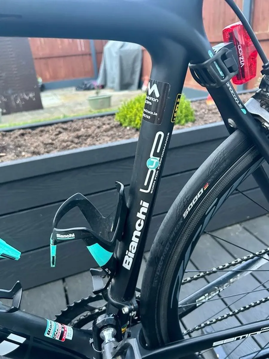 Bianchi Sempre Pro Carbon Road Bike - Image 3