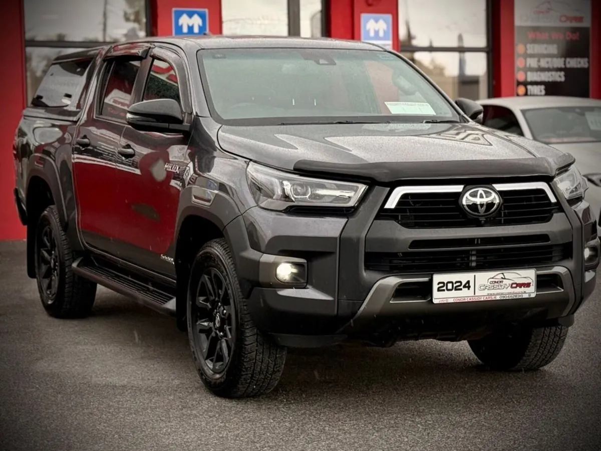 Toyota Hilux INVINCIBLE-X 4WD D-4D DCB // VAT INVO - Image 3
