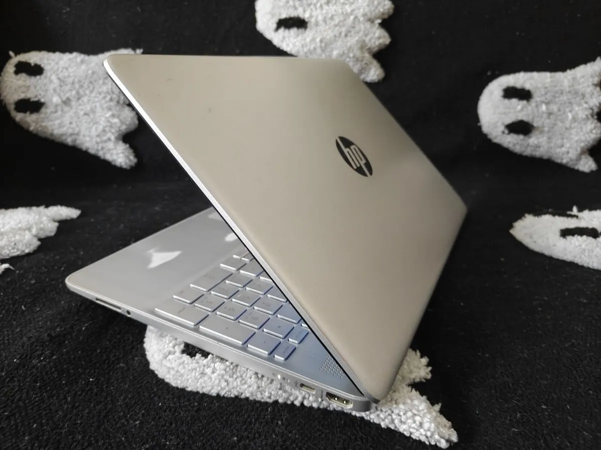 HP 15s Ryzen 5 - 8GB RAM - 256GB SSD - Image 2