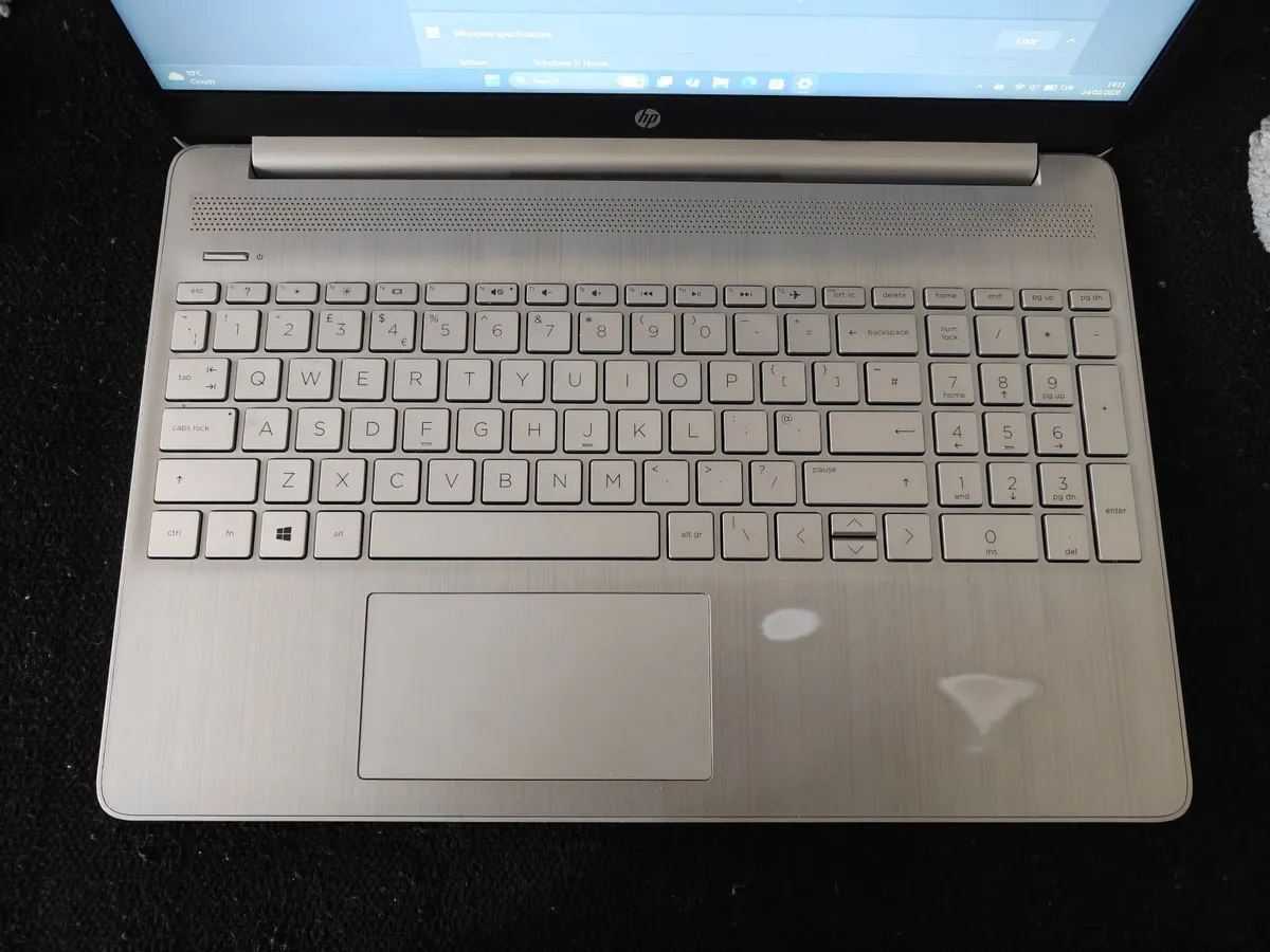 HP 15s Ryzen 5 - 8GB RAM - 256GB SSD - Image 4