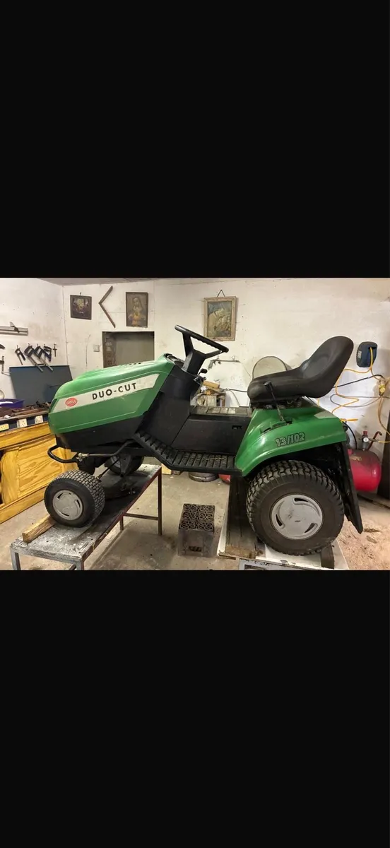 Tractor Lawnmower For Sale - Image 1