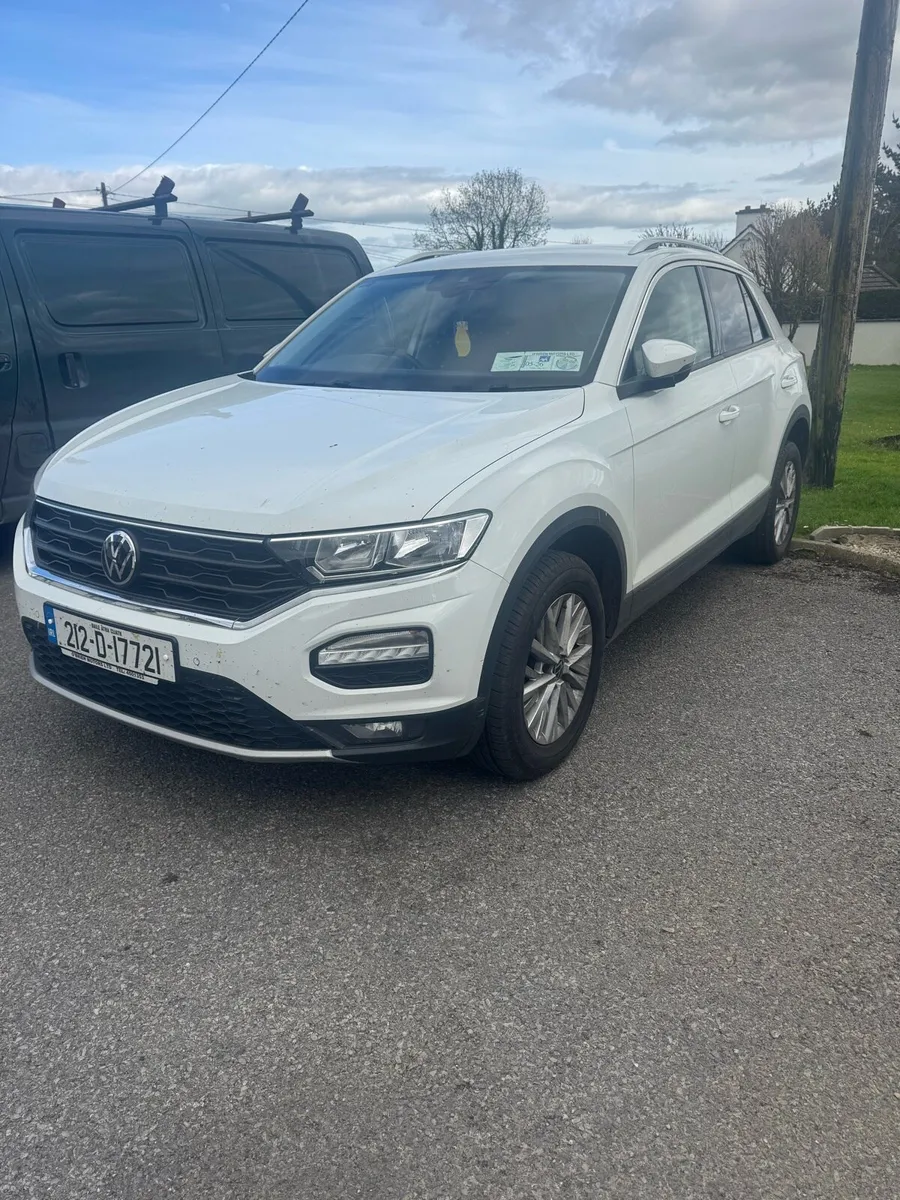 Volkswagen T-Roc 2.0L Diesel - Image 2