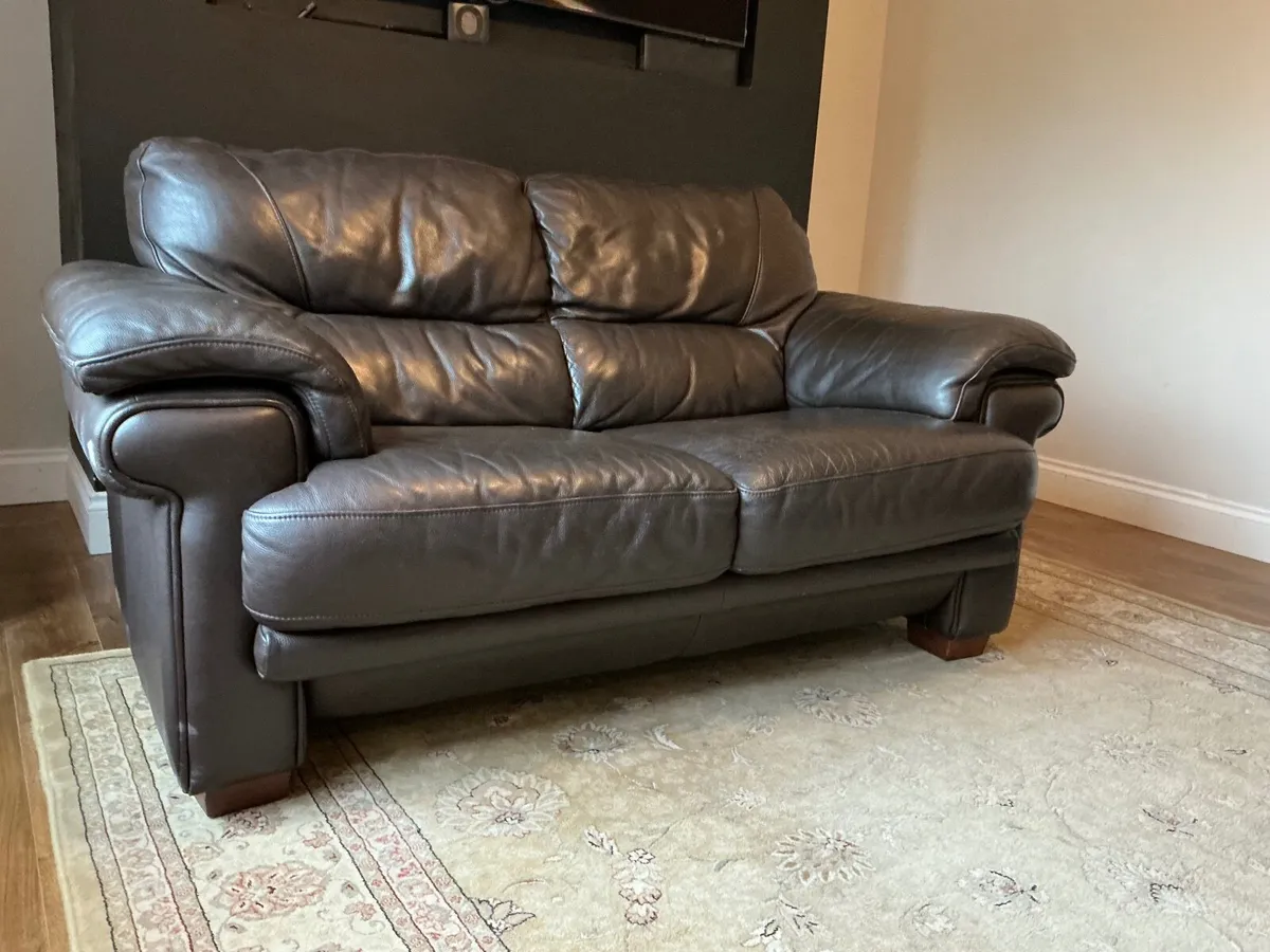 Brown leather 2-seater couch - Image 1