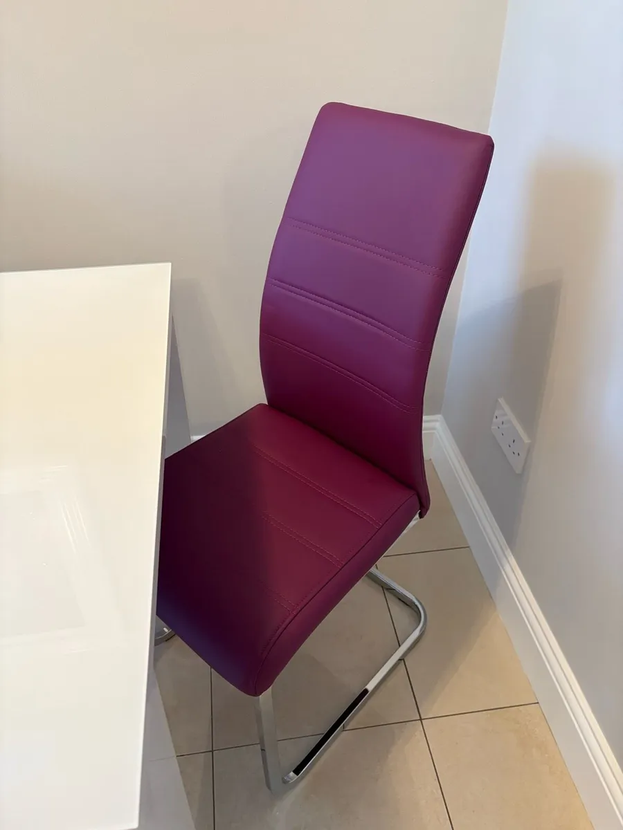 Kitchen Table and 4 Chairs - Image 2