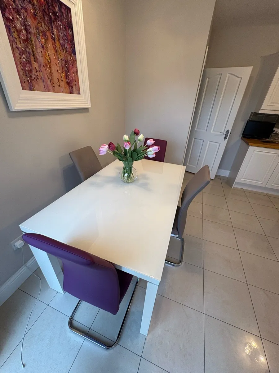 Kitchen Table and 4 Chairs - Image 4