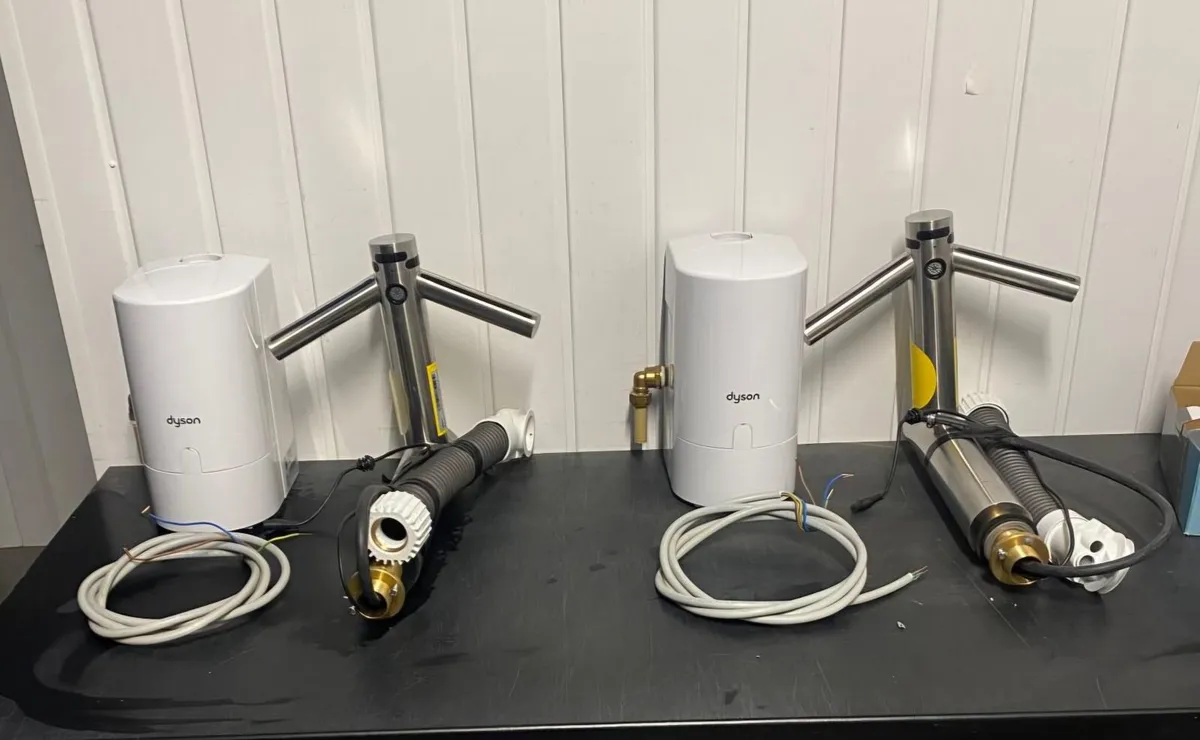 Hand dryers - Image 1