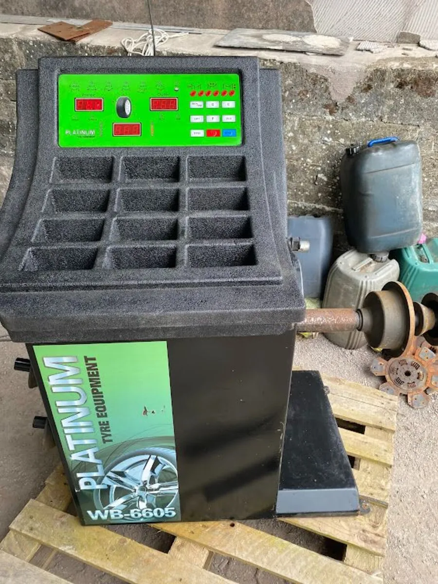 Platinum WB 6605 Wheel Balancer - Image 1