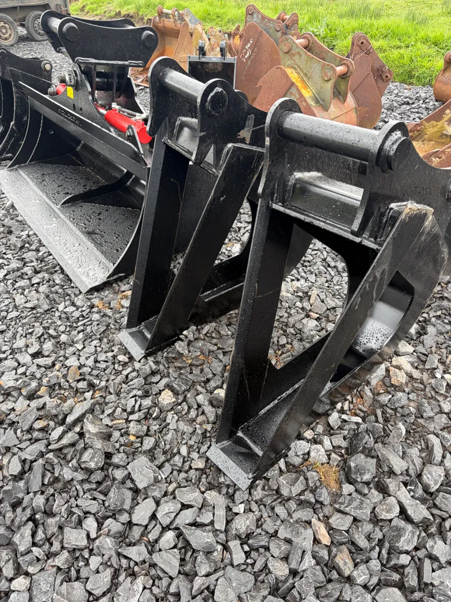 Unused Tile/shoring buckets for sale - Image 1
