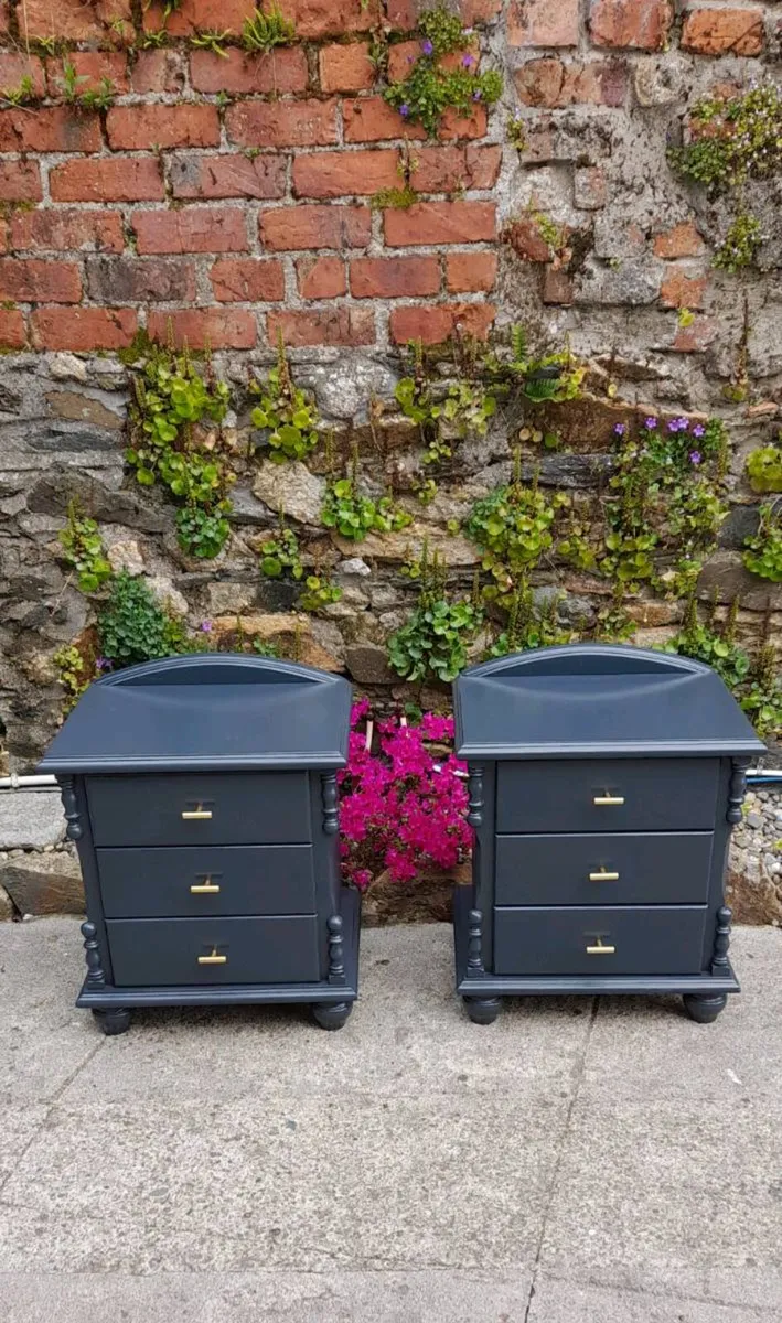 Bedside Lockers x 2 - Image 1