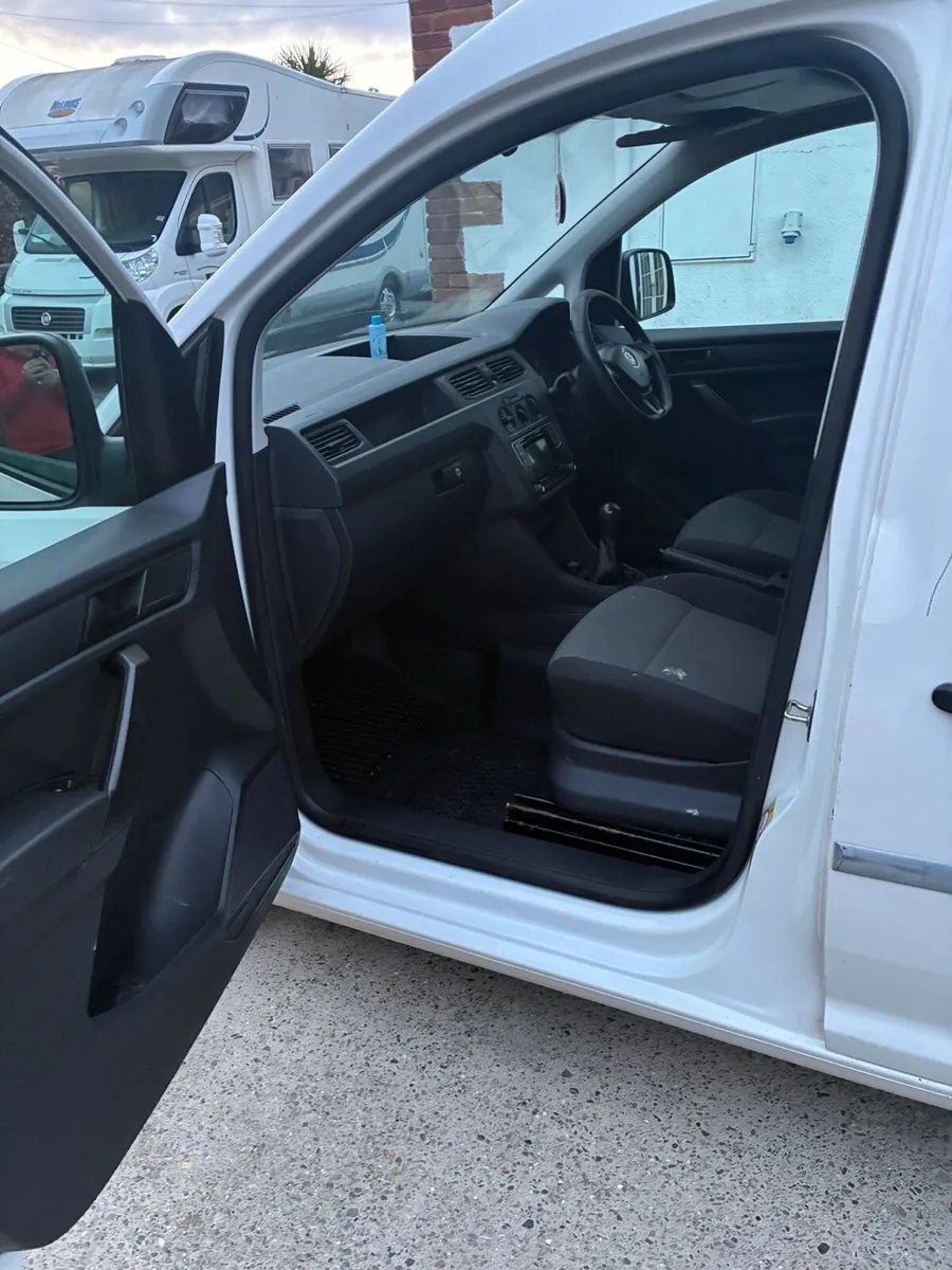 Volkswagen caddy - Image 2