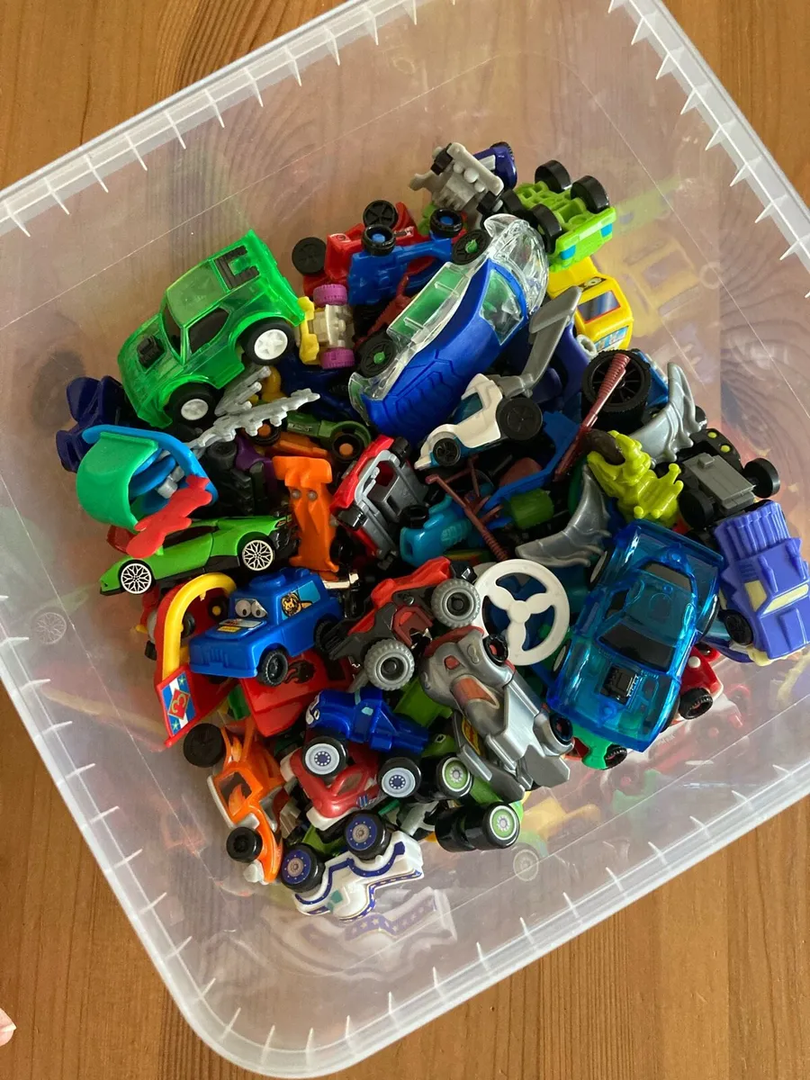 Box of mini cars - Image 1