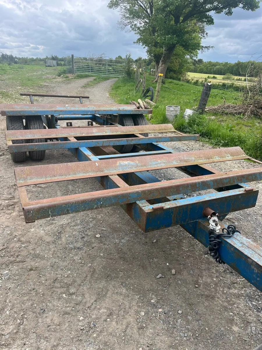 Bale trailer - Image 1