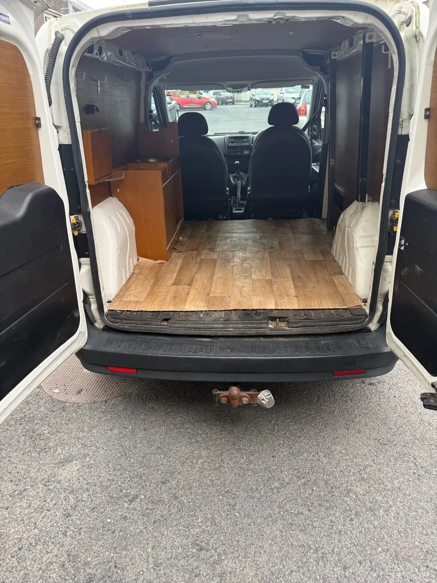 Van - Image 4