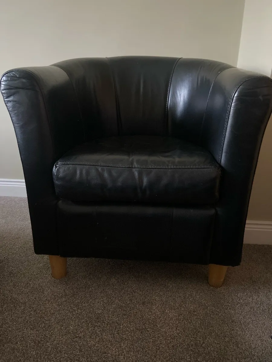 Large black leather barrel chair - Image 1