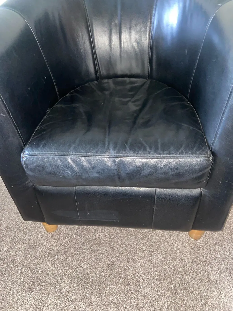 Large black leather barrel chair - Image 2