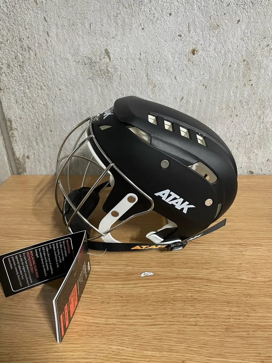 Atak XS kids black helmet - Image 2
