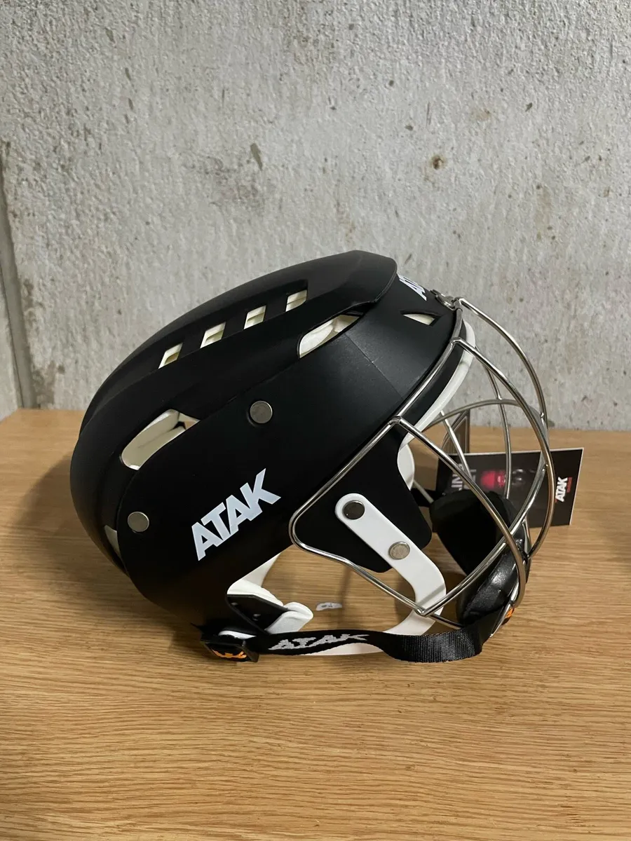 Atak XS kids black helmet - Image 3
