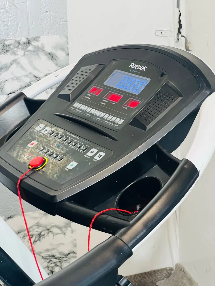 Reebok Z7 Folding Treadmill - Image 3