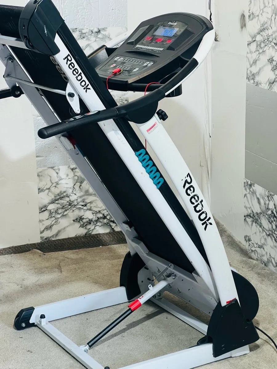 Reebok Z7 Folding Treadmill - Image 4