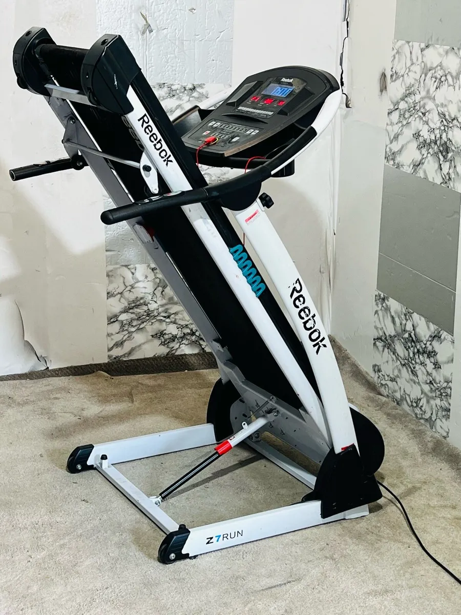 Reebok Z7 Folding Treadmill - Image 2